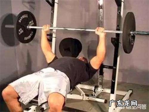 如何锻炼胸大肌？