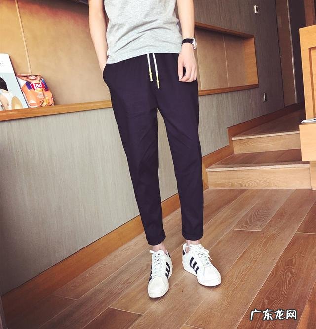 大腿不直但腿瘦,穿什么裤子显得腿直?