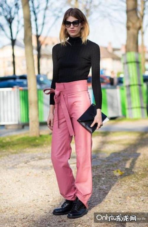 大腿不直但腿瘦,穿什么裤子显得腿直?