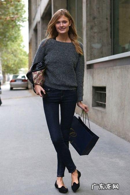 大腿不直但腿瘦,穿什么裤子显得腿直?