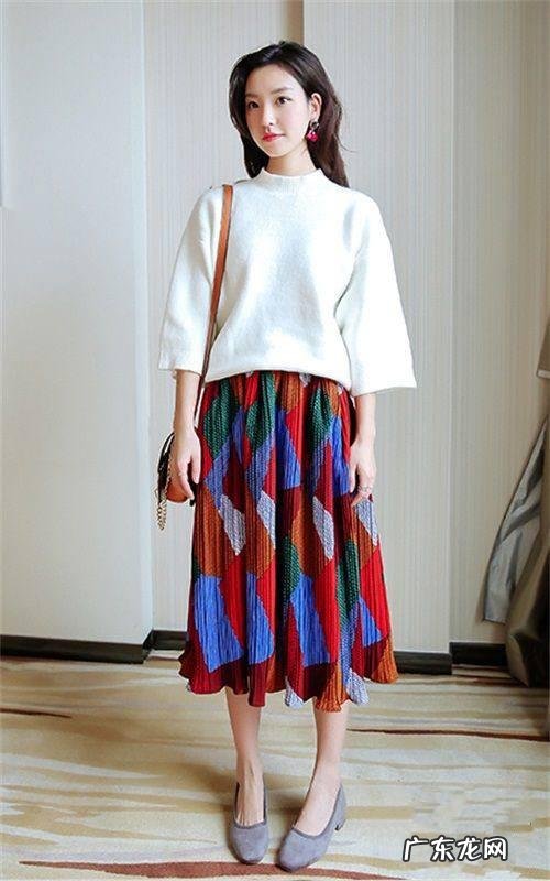 大腿不直但腿瘦,穿什么裤子显得腿直?