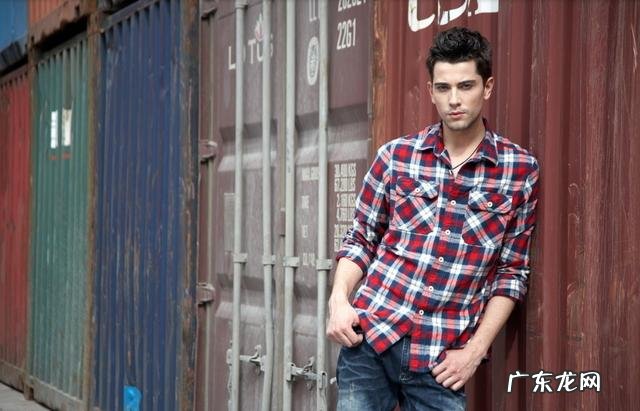 大腿不直但腿瘦，穿什么裤子显得腿直？