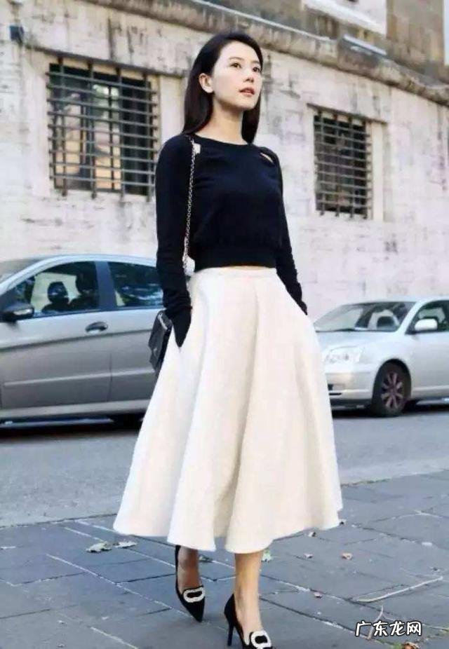 大腿不直但腿瘦,穿什么裤子显得腿直?