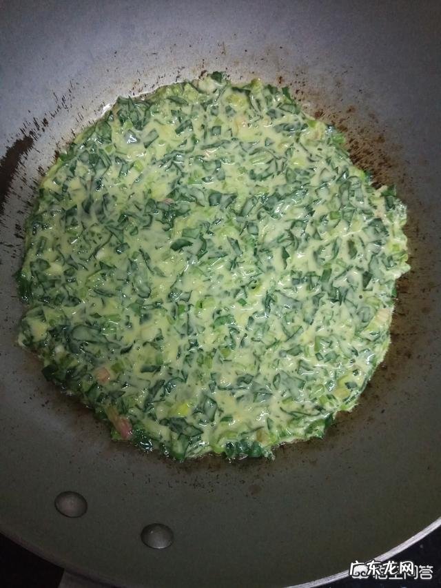 菠菜鸡蛋饼怎么做才好吃?