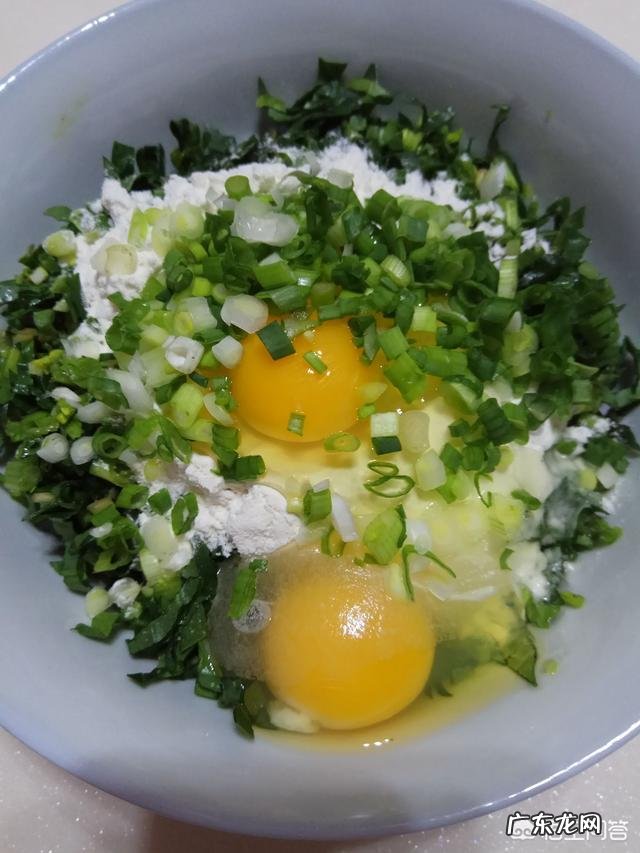 菠菜鸡蛋饼怎么做才好吃？