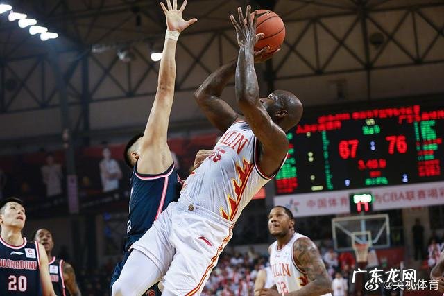 cba第4轮吉林队再次扮演杀手角色，主场击败广东队，为什么广东球迷怪裁判？