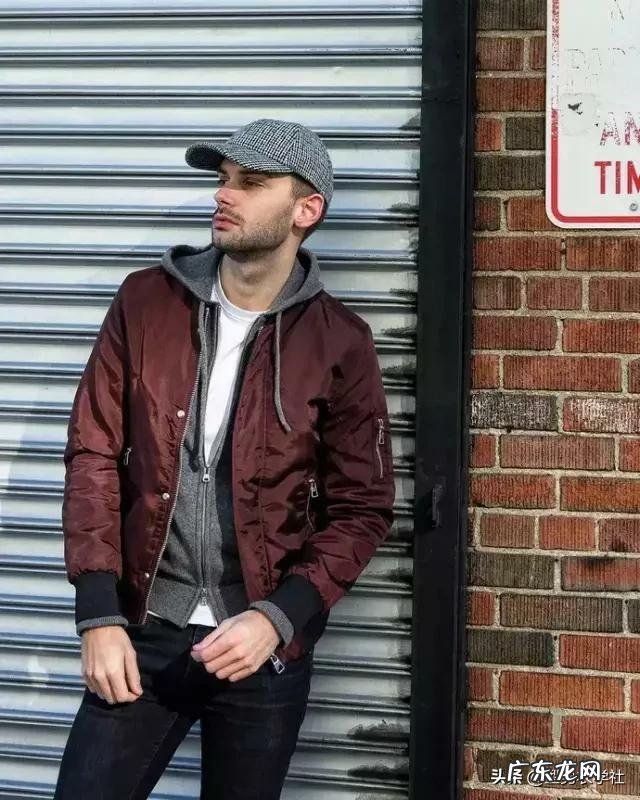 男生黑色棒球衣里面怎样搭配?