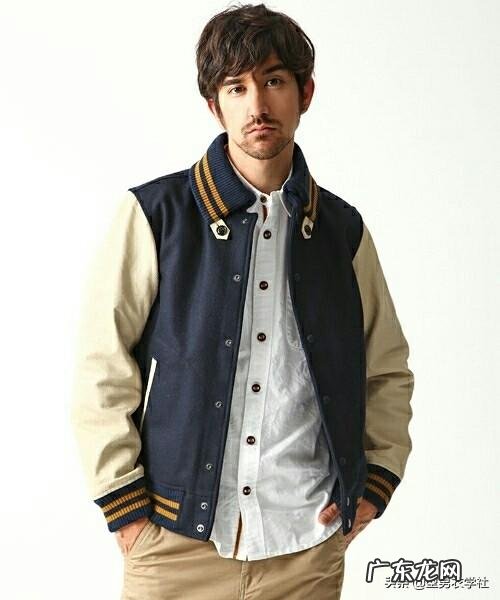 男生黑色棒球衣里面怎样搭配?