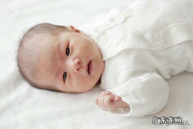 给婴儿准备衣服有什么讲究吗，穿衣服要注意什么？