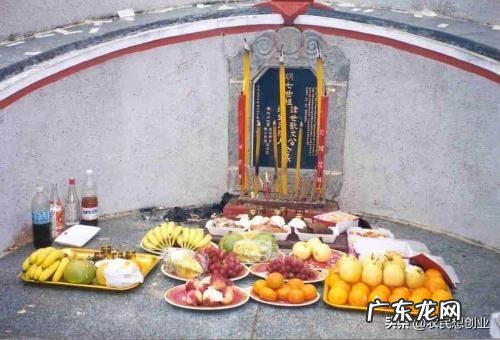 农村烧纸钱烧给亡人，在你们那里是十四烧，还是十五烧？