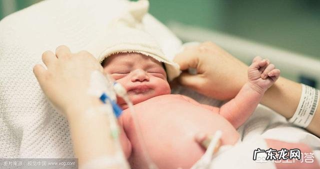 胎儿生下来的那几分钟,医生都需要做些什么?