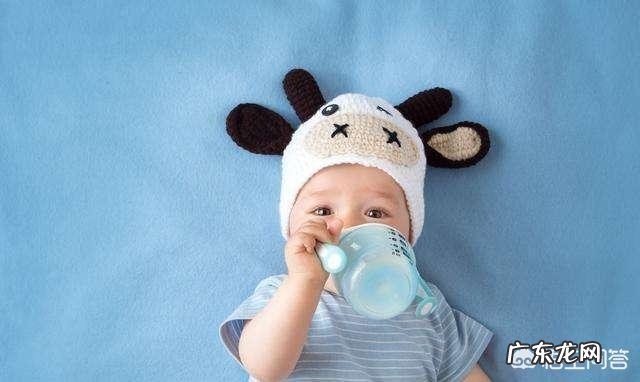 宝宝断母乳后,应该喝配方奶还是喝牛奶?