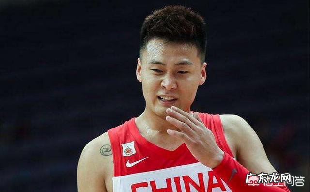 赵睿当年深夜玩游戏,甚至还明示一些球迷:你们为国家做了什么。你怎么看赵睿这球员?