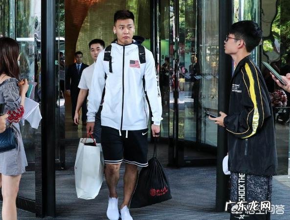 赵睿当年深夜玩游戏,甚至还明示一些球迷:你们为国家做了什么。你怎么看赵睿这球员?