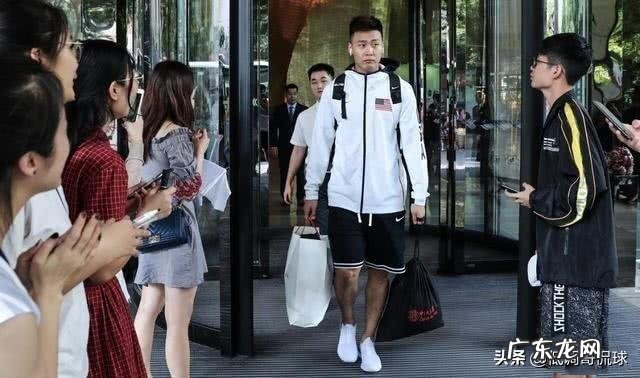 赵睿当年深夜玩游戏,甚至还明示一些球迷:你们为国家做了什么。你怎么看赵睿这球员?