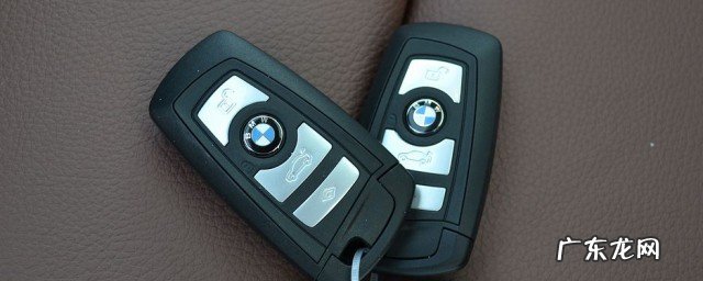 车钥匙锁车里开门技巧