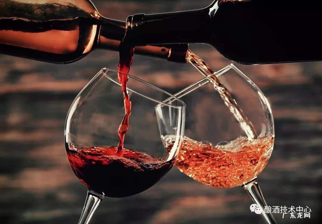 如何倒红酒