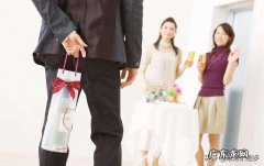 茶叶之类的 去领导办公室送礼，领导办公室总是有人，能直接进去吗？怎么送好？