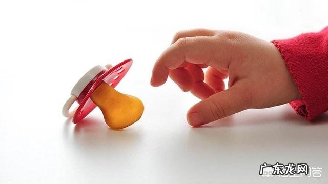 宝宝吃安抚奶嘴到底有哪些坏处?