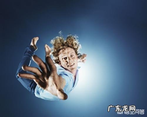 睡觉的时候会突然一抖是什么原因?