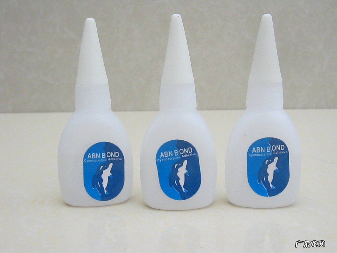 502胶水把手黏住了怎么处理