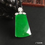 翡翠店里的柜台为什么都要放一杯水？