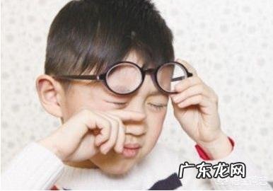 当你发现自己小孩近视了,你会怎么办?