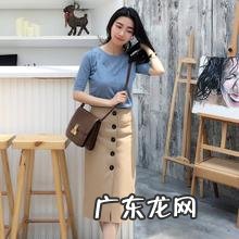 卡其色半身裙可以搭配什么上衣?