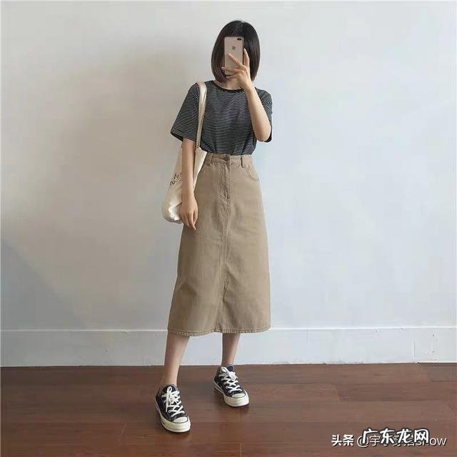 卡其色半身裙可以搭配什么上衣?