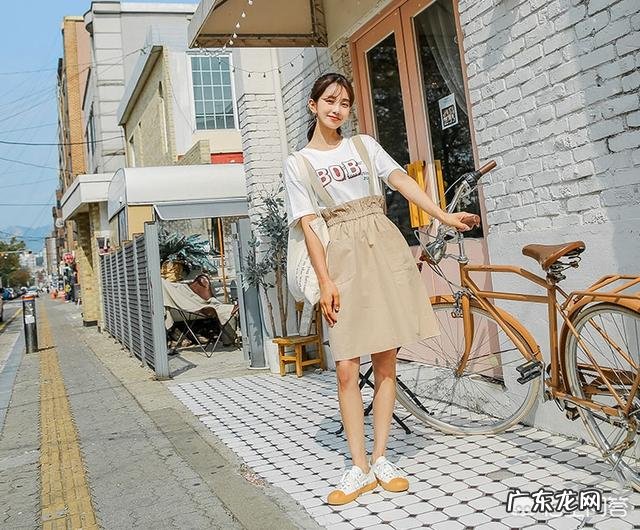 卡其色半身裙可以搭配什么上衣?