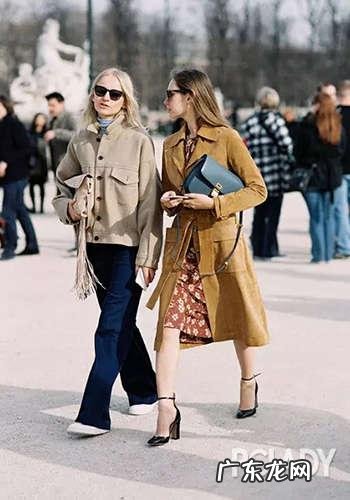 卡其色半身裙可以搭配什么上衣?