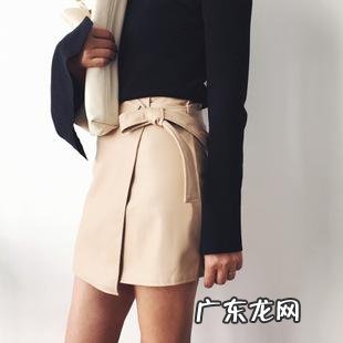 卡其色半身裙可以搭配什么上衣?