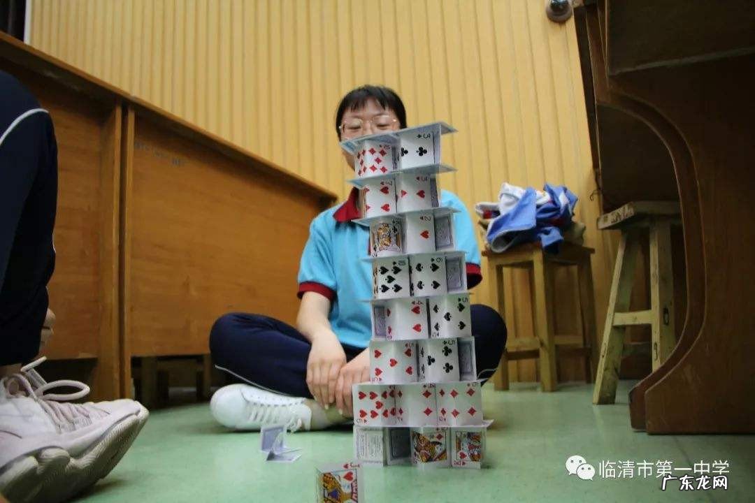 扑克牌搭高塔8种技巧