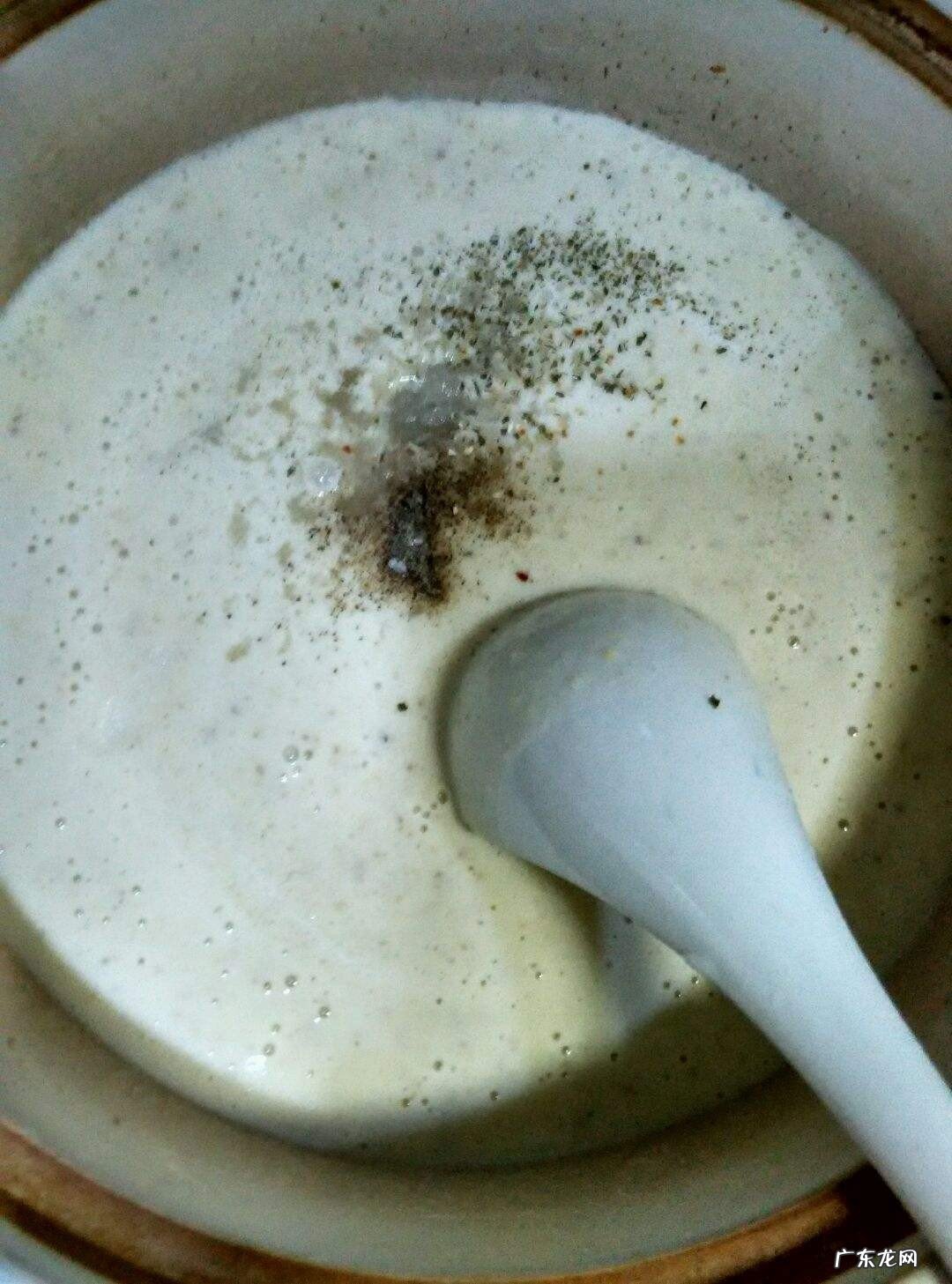 如何清楚砂锅上面烧糊的污渍