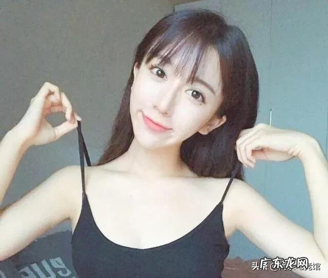 斗鱼主播呆妹儿直播间被封,跳舞出现违规动作,被超管盯上了,你怎么看?