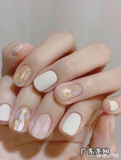 夏天什么颜色的指甲油比较百搭?