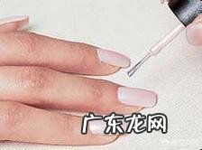 夏天什么颜色的指甲油比较百搭?