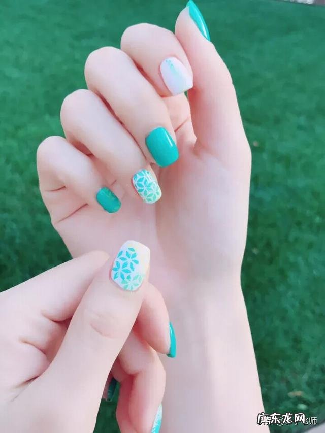 夏天什么颜色的指甲油比较百搭?