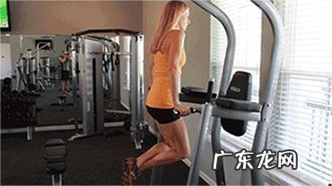 本人疫情期在家练胸肌,下图是放松和紧绷时,指教轮廓有何问题?