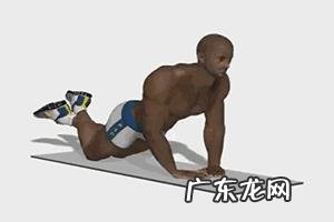 本人疫情期在家练胸肌,下图是放松和紧绷时,指教轮廓有何问题?