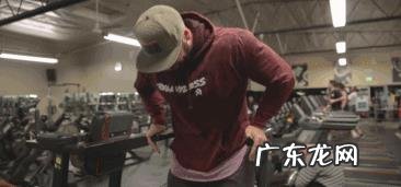 本人疫情期在家练胸肌,下图是放松和紧绷时,指教轮廓有何问题?