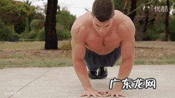 本人疫情期在家练胸肌,下图是放松和紧绷时,指教轮廓有何问题?