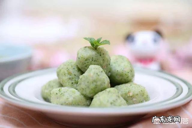 一岁宝宝都吃些什么辅食啊？求大众菜谱？