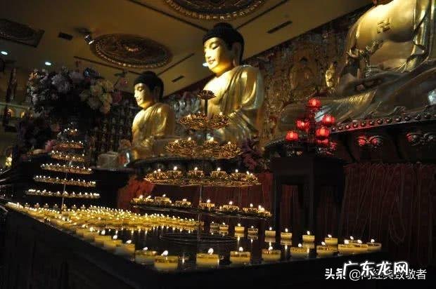 清明节佛前摆放花和水果吗?