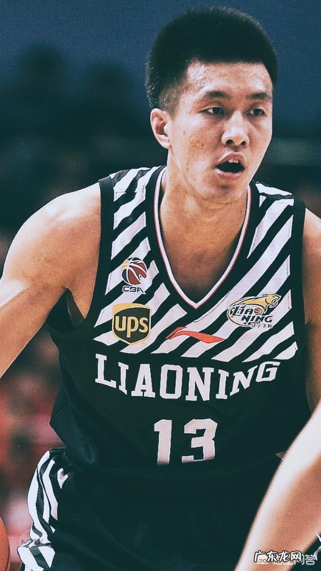 郭士强在母亲节不忘时髦一把，送给郭艾伦奶奶一大束鲜花，你怎么评价辽篮的郭氏叔侄？