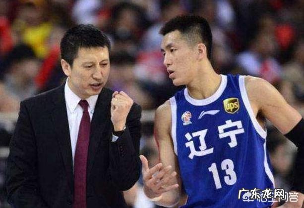 郭士强在母亲节不忘时髦一把,送给郭艾伦奶奶一大束鲜花,你怎么评价辽篮的郭氏叔侄?