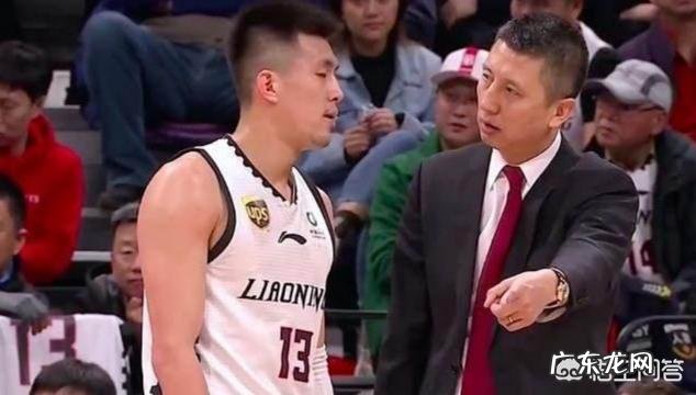 郭士强在母亲节不忘时髦一把,送给郭艾伦奶奶一大束鲜花,你怎么评价辽篮的郭氏叔侄?