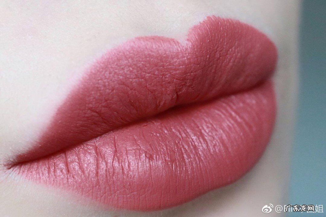 嘴唇超干怎么解决