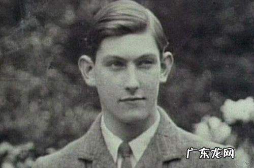 《攀登者》中冒死登上珠穆朗玛峰的意义何在?