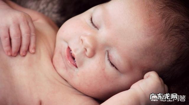 孩子身上起了痱子，怎么缓解？